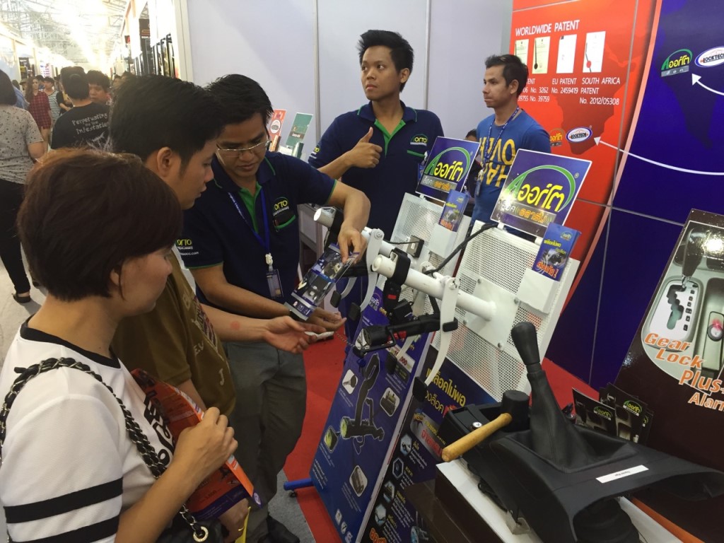 กิจกรรม ออกบูธ ในงาน Motor Show 2015